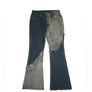 Distressed two toned flare bottom blue jeans. 
SZ L